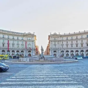 44 Nel Centro Di Via Nazionale Rome