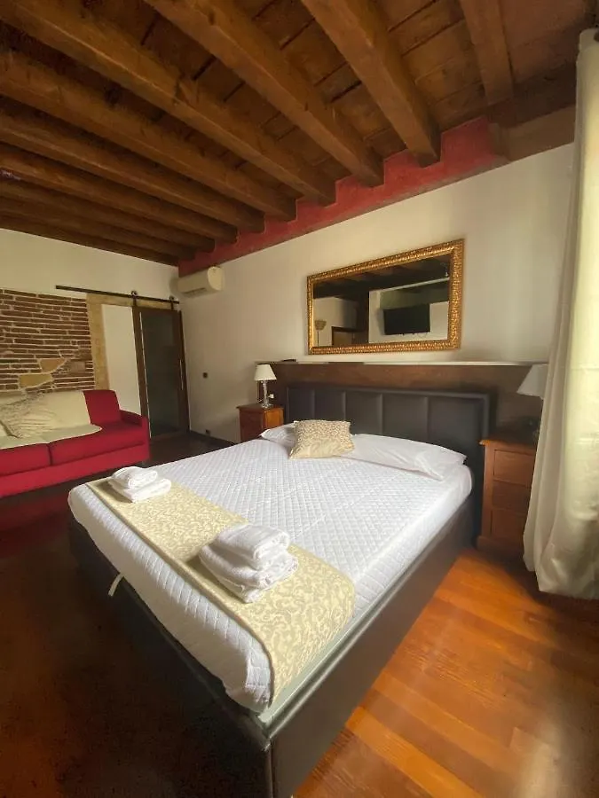 Roma Loft Apartment Verona Italy